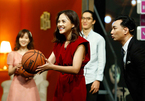 Diễn viên Thu Quỳnh thử sức với trò chơi ném bóng rổ