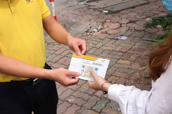 Miễn phí chuyển phát căn cước gắn chip khi người dân thay đổi địa chỉ nhận