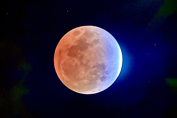 Impressive images of lunar eclipse that only come once every 500 years