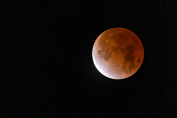 Impressive images of lunar eclipse that only come once every 500 years