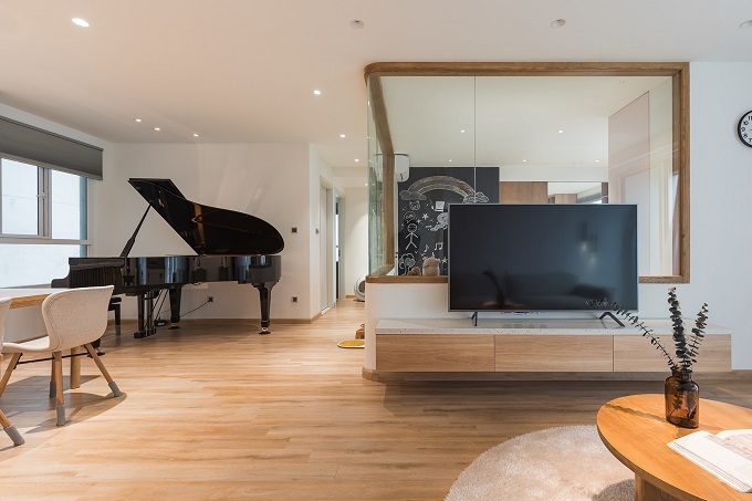 Kiến trúc sư đập các tường ngăn của căn hộ 110m2, tạo không gian kết nối thú vị