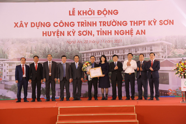Xây trường ở miền núi Nghệ An, Trungnam Group cam kết đầu tư cho con người