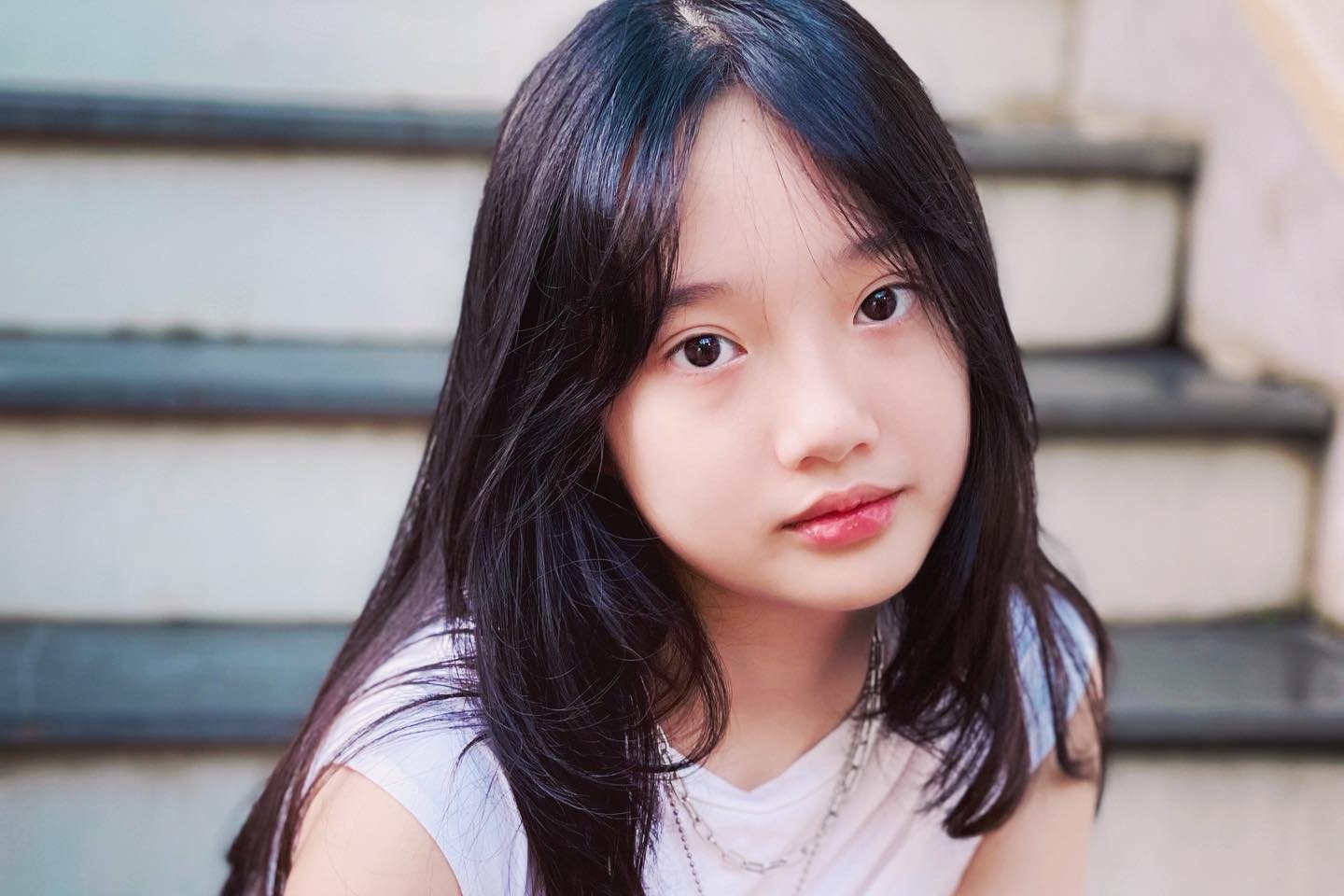 Cô bé 12 tuổi sáng tác bài hát gửi tặng thầy cô