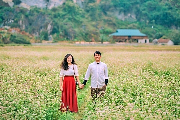 Cặp đôi hẹn gặp trong cơn bão và 4 năm 'nắm tay nhau đi khắp Việt Nam'