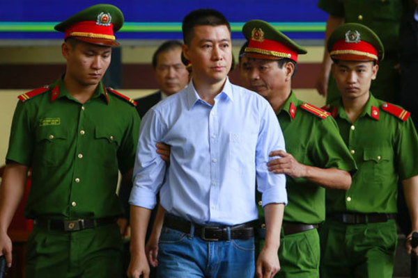 Đang ngồi ghế giám đốc, Phan Sào Nam có quyết định quay lại ngồi tù