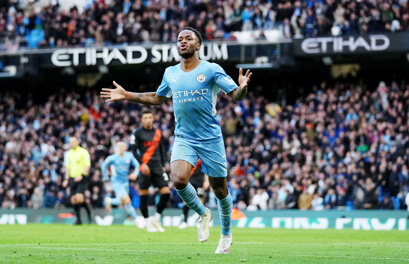 Sterling 'thông nòng', Man City vùi dập Everton