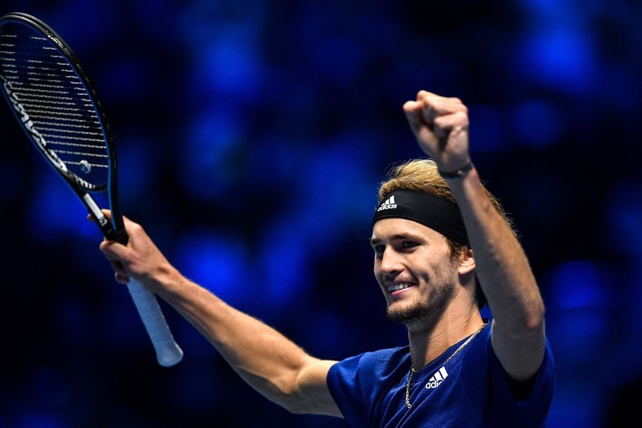 Thu được món nợ từ Medvedev, Zverev lần thứ hai vô địch ATP Finals