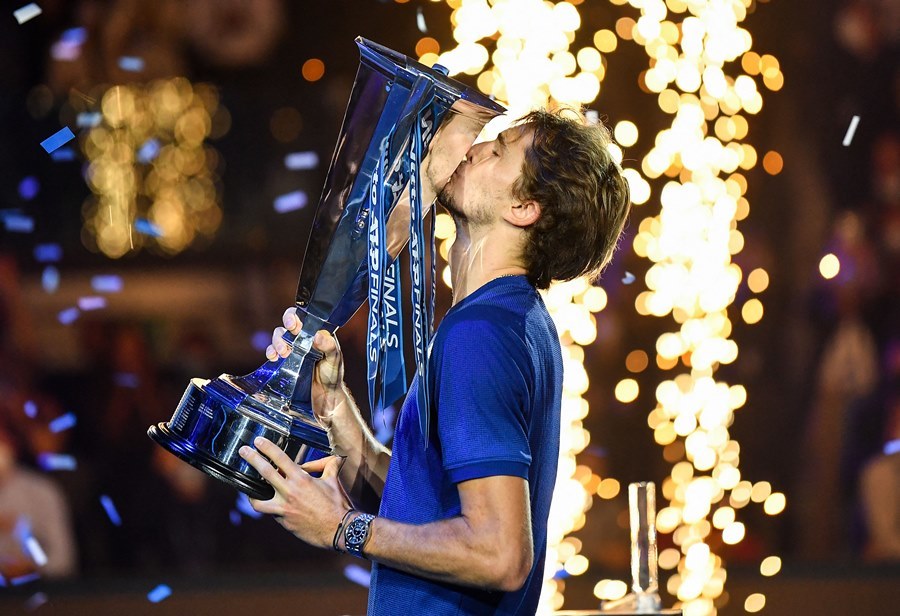 Đòi nợ Medvedev, Zverev lần thứ 2 vô địch ATP Finals