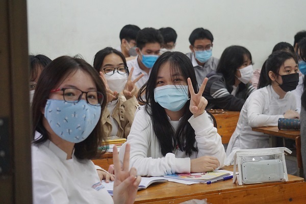 Ngày đầu đến trường của học sinh lớp 12 ở Đà Nẵng