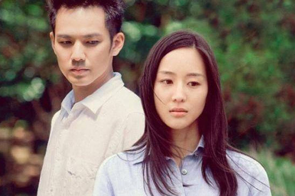 Chồng sắp cưới đưa tôi đi ăn cùng nhóm bạn thân, vừa nâng ly xong bạn anh ấy đã hỏi thẳng một điều chua chát