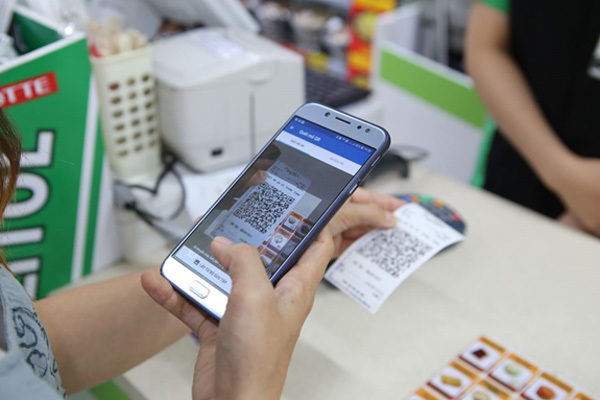 Vietnam aims to become a cashless country