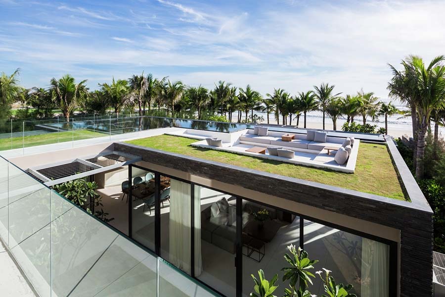 Ngất ngây với biệt thự biển ở Đà Nẵng có ao nước tràn bờ trên mái