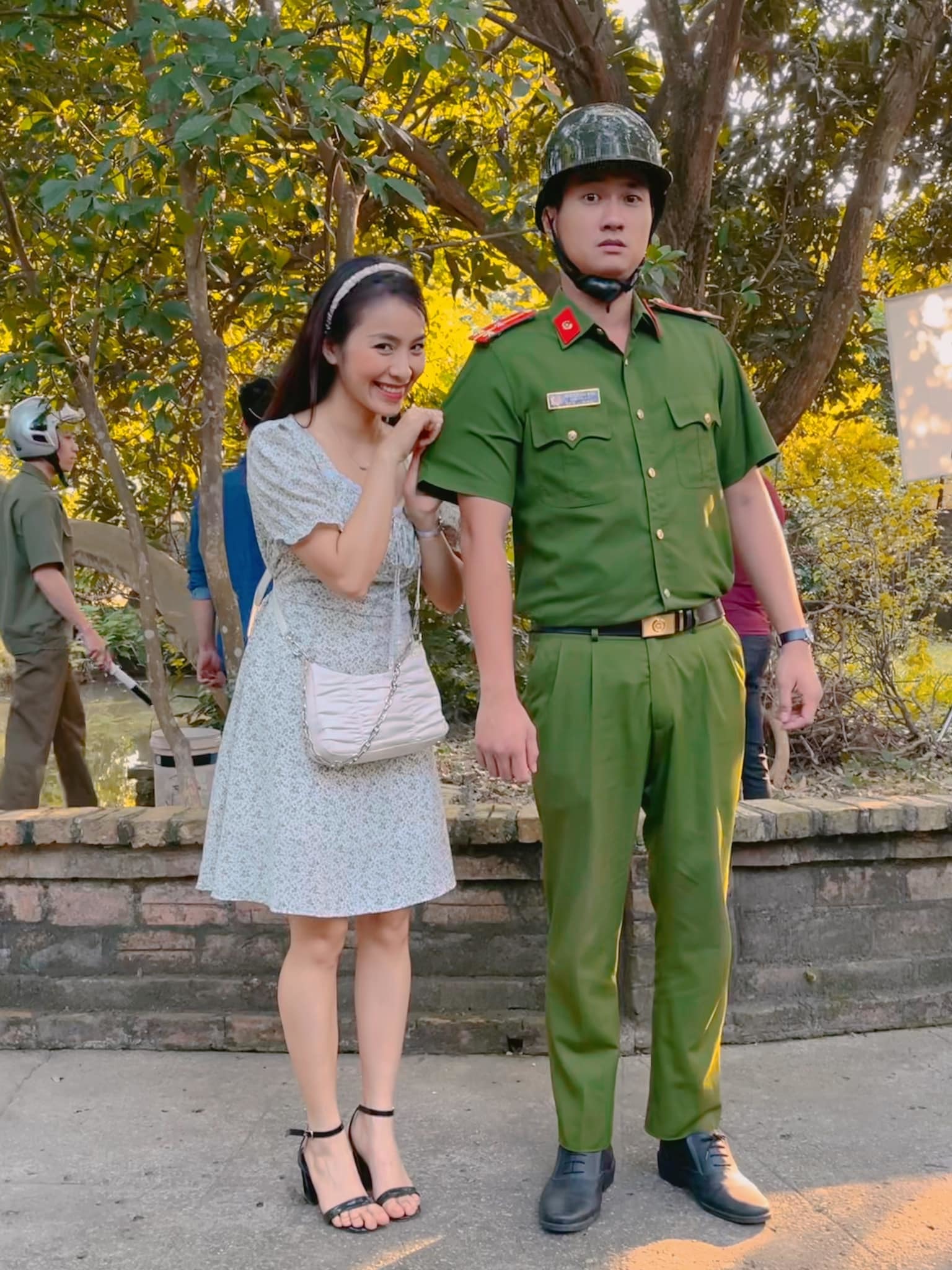 Cô gái đeo bám Nam công an 'Phố trong làng' ngoài đời khác hẳn trên phim