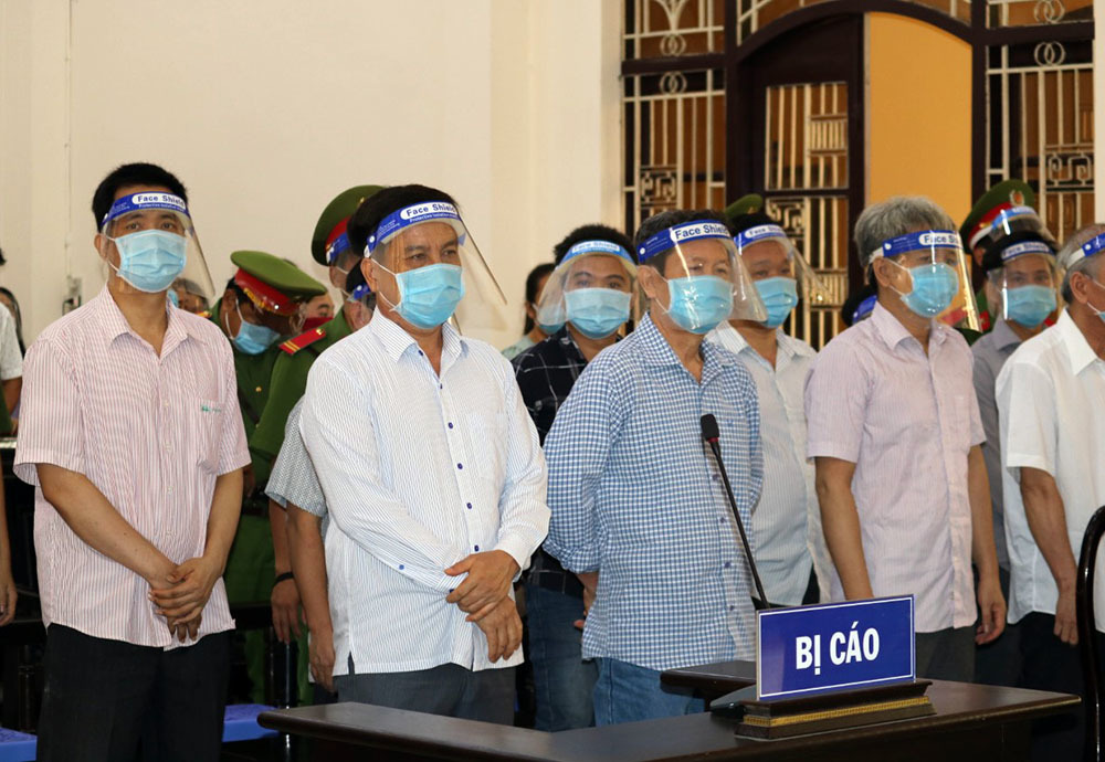 Tòa xử cựu Chủ tịch TP Trà Vinh tạm dừng do luật sư nghi mắc Covid-19