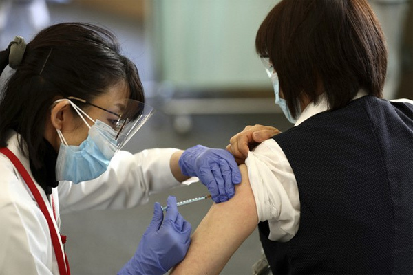 Khởi đầu chậm chạp, Nhật tăng tốc đạt tỷ lệ tiêm vắc xin Covid-19 nhảy vọt
