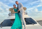 MC Bình Minh và vợ doanh nhân nghỉ dưỡng trên du thuyền