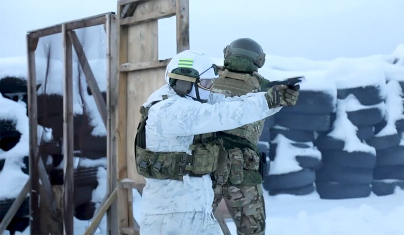 Hạm đội Phương Bắc Nga tập trận giữa tuyết trắng, xả đạn như mưa