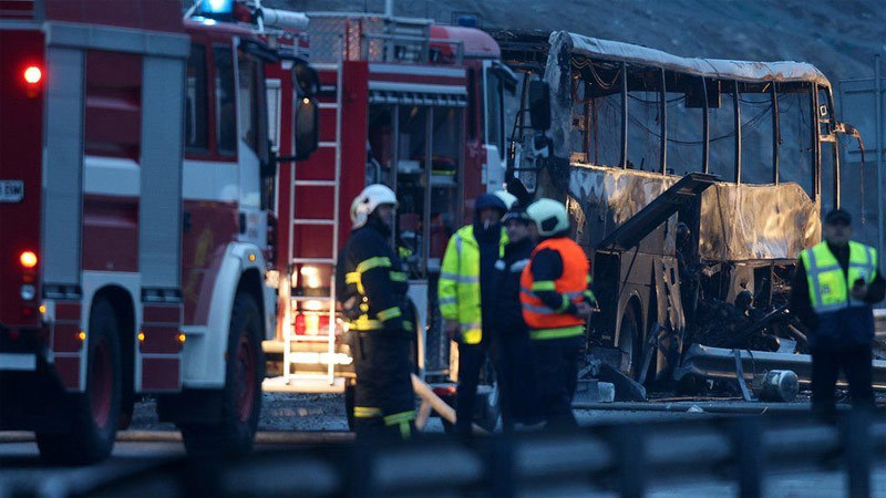 Xe buýt bốc cháy trơ khung ở Bulgaria, 46 người chết