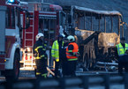 Xe buýt bốc cháy trơ khung ở Bulgaria, 46 người chết