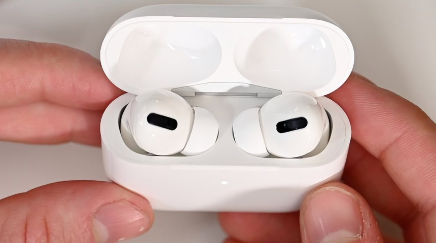 Bệnh nhân nuốt nhầm AirPods vào bụng thay vì thuốc giảm đau