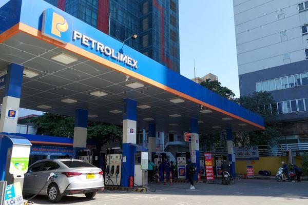 Giá xăng Việt Nam rẻ thứ 65 thế giới, dân vẫn kêu đắt là sao