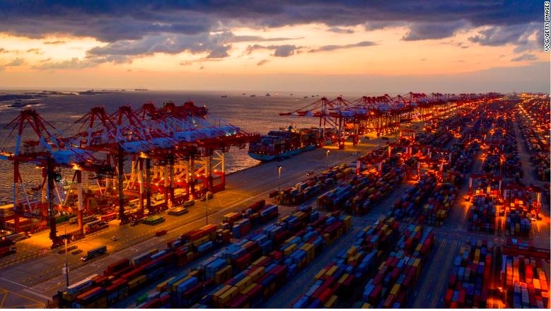 Chuỗi cung ứng toàn cầu đau đầu vì luật mới của Trung Quốc