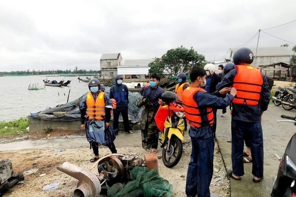 Vợ chết, chồng mất tích nghi do lật ghe trên hồ tôm ở TT-Huế