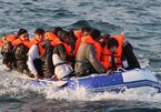Lật thuyền ngoài khơi Pháp, hàng chục người tử nạn và mất tích