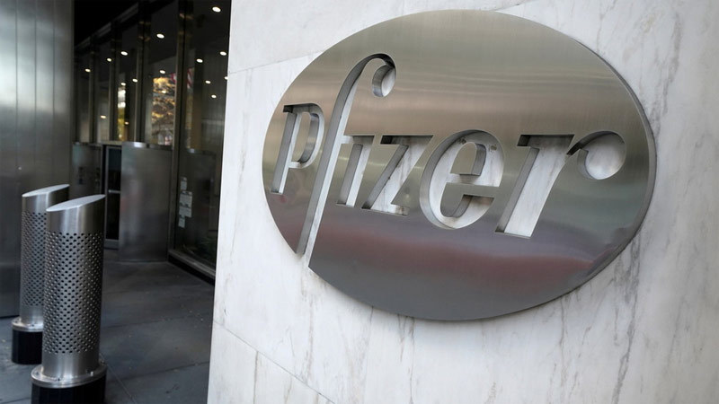 Nhân viên Pfizer bị tố chôm hàng loạt bí mật vắc xin