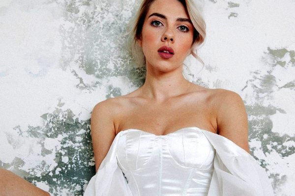 Người mẫu 25 tuổi bị dọa giết vì quá giống Scarlett Johansson