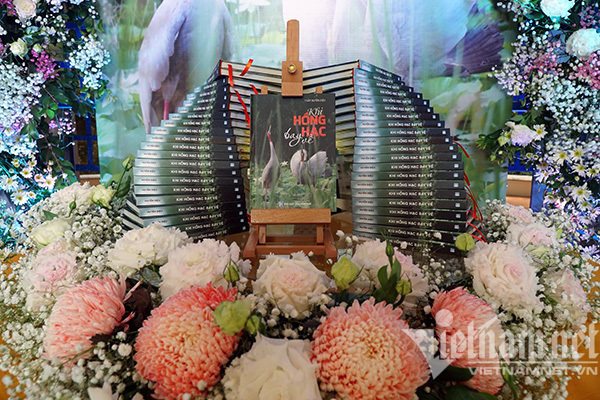 'Khi hồng hạc bay về' tái bản tại Việt Nam