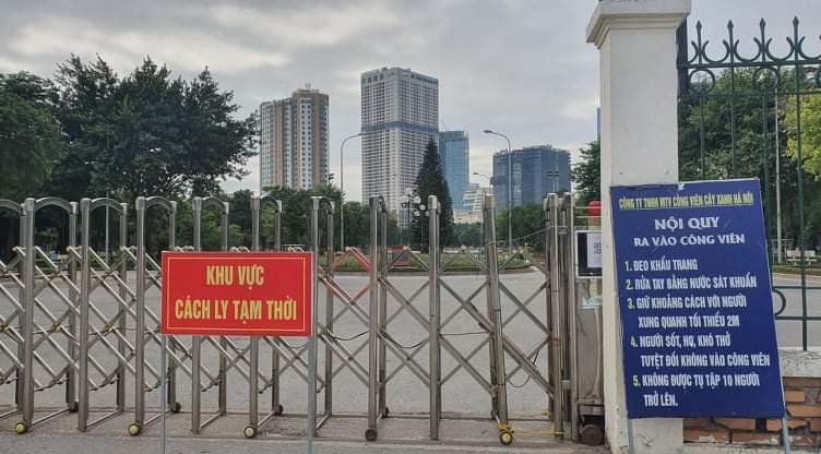 Bốn người dương tính SARS-CoV-2 đi dạo, Công viên Cầu Giấy bị phong toả