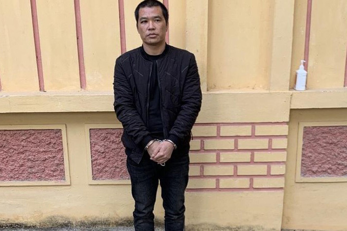 Bị vây bắt, đối tượng trốn truy nã 8 năm dùng dao chống trả công an