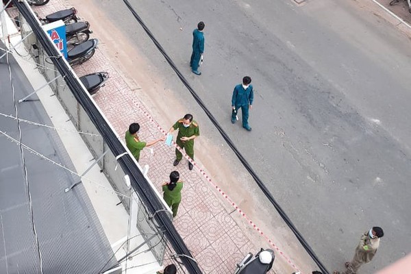 Chồng giết vợ rồi tự sát, bỏ lại bé trai 5 tuổi