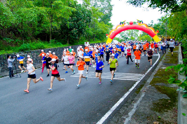 Chủ nhật này, Giải chạy bán marathon trên cung đường đẹp nhất Hòa Bình