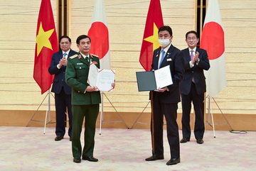 Vietnam, Japan sign 11 cooperative agreements