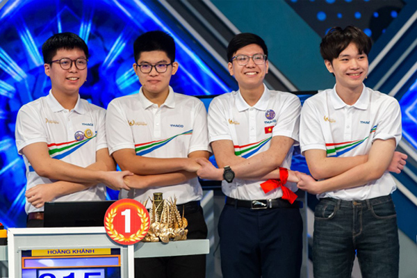 Swinburne Việt Nam trao học bổng cho 4 thí sinh vòng chung kết ‘Đường lên đỉnh Olympia’ 2021