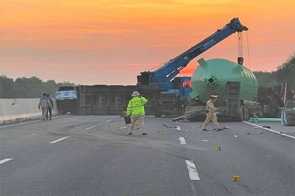 Tai nạn liên hoàn trên cao tốc Hà Nội - Hải Phòng