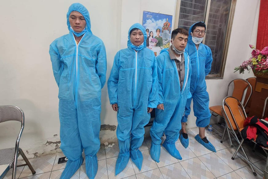 Cảnh sát kiểm tra ô tô, phát hiện 4 người Trung Quốc nhập cảnh trái phép