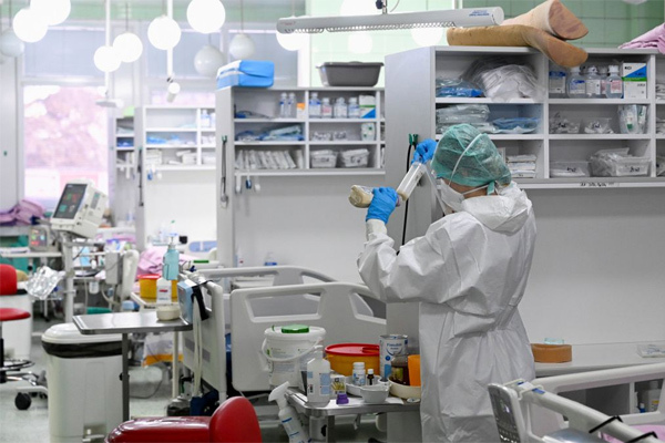 Nhiều người trẻ nhiễm biến thể Omicron