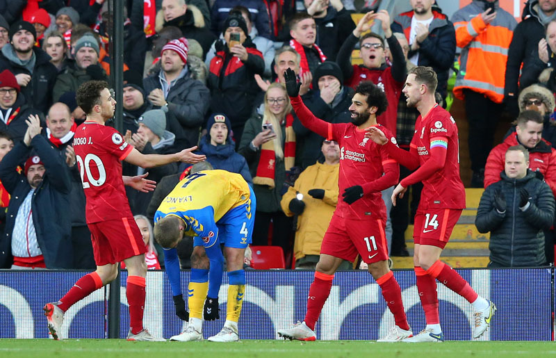 Hàng công bùng nổ, Liverpool thắng 'bốn sao'