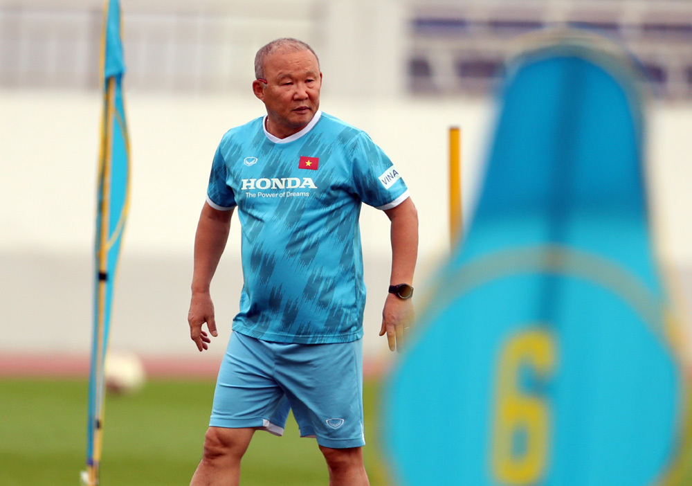 Hùng Dũng tập sung, thầy Park ủ mưu tính cho AFF Cup