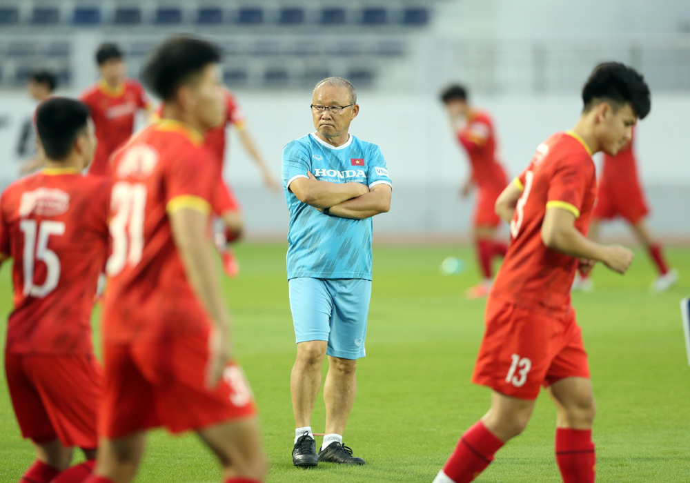 Hùng Dũng tập sung, thầy Park ủ mưu tính cho AFF Cup