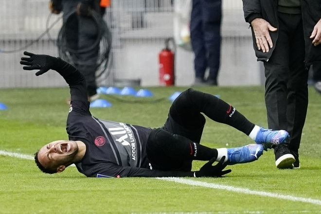 PSG thở phào, chấn thương Neymar không tệ như gào khóc