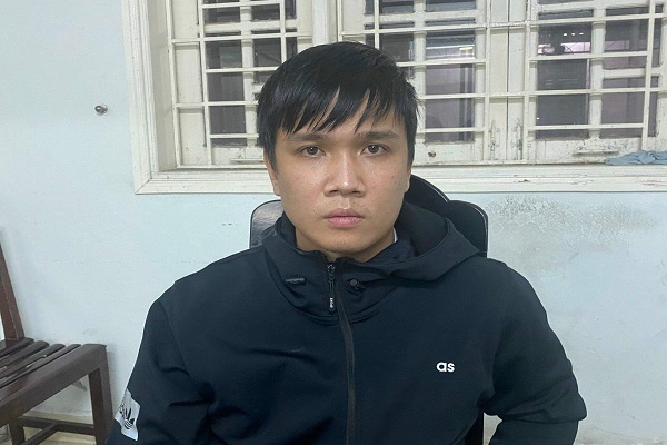 Thanh niên chuyên đột nhập biệt thự, bán tài sản trộm cắp đổi USD cho người thân