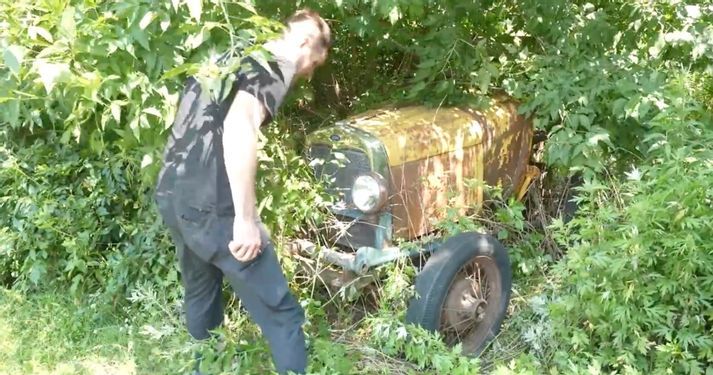 Xế cổ Ford Model A 91 năm tuổi được phát hiện trong rừng vẫn chạy tốt