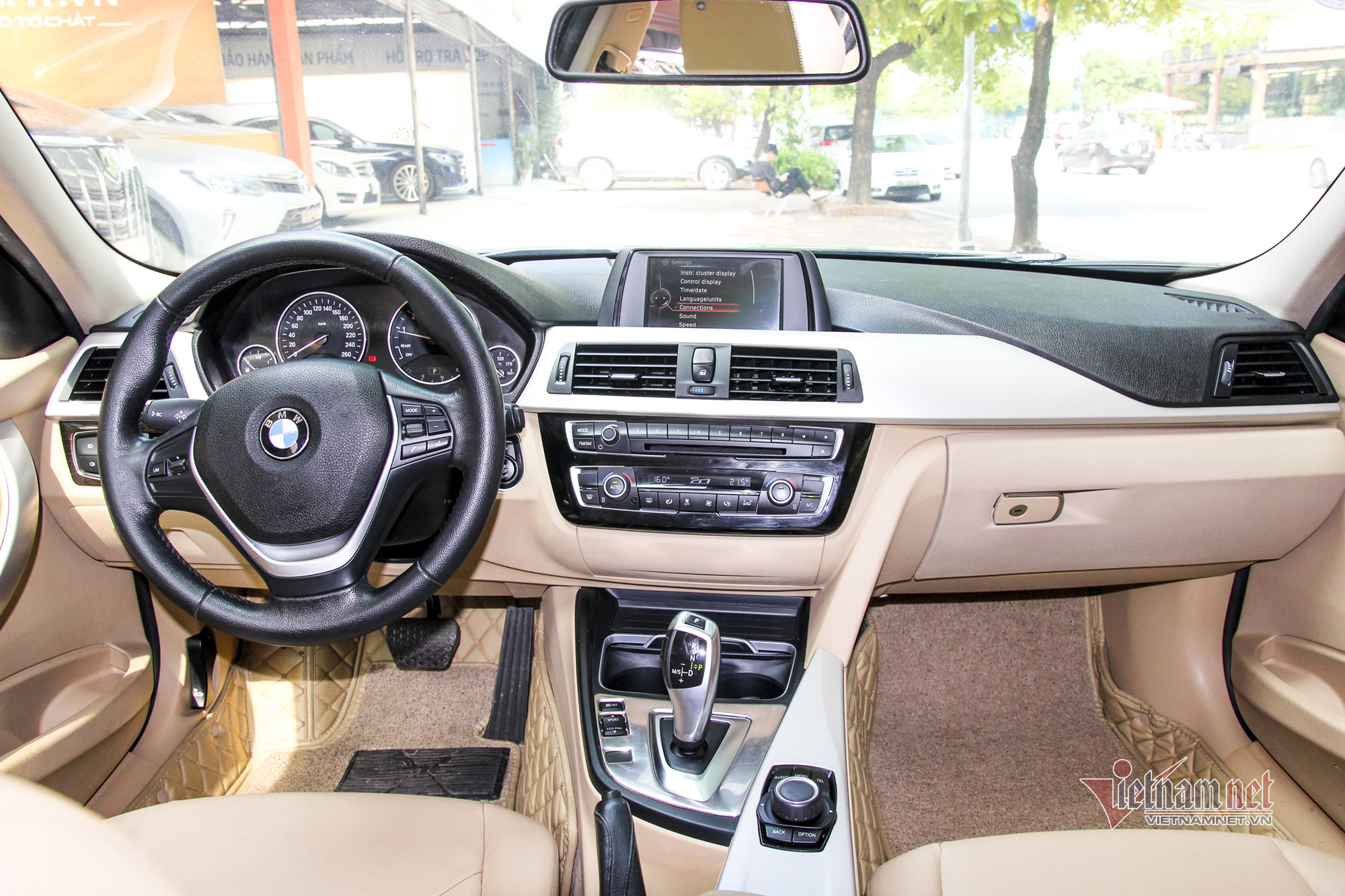 Xe sang BMW 320i đi 5 năm mất giá 700 triệu đồng