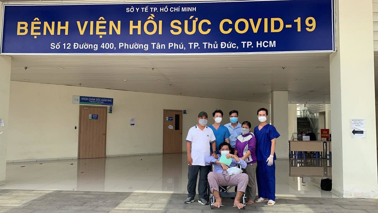 Nỗ lực không mệt mỏi tại nơi điều trị Covid-19 khốc liệt nhất