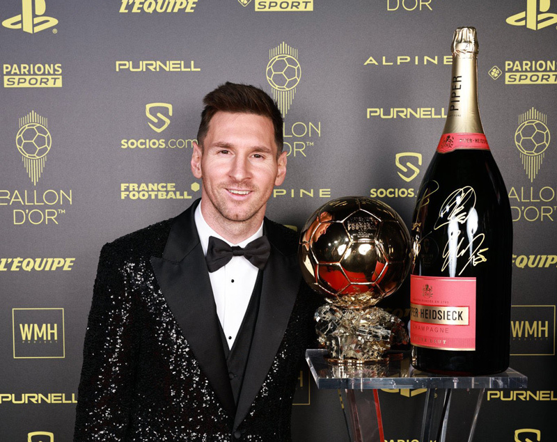 Messi vượt Lewandowski giành Quả bóng vàng 2021