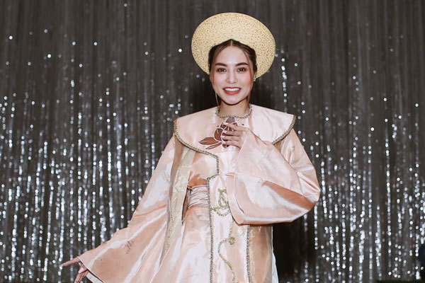 Hoa hậu Di Khả Hân đóng kịch